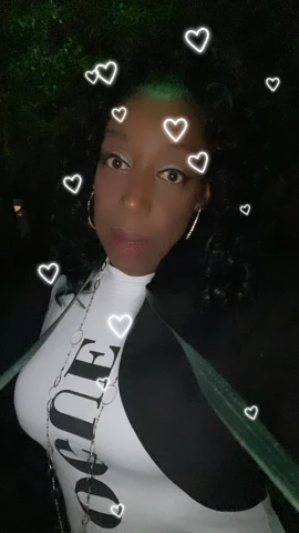 Photo of Holly Everett